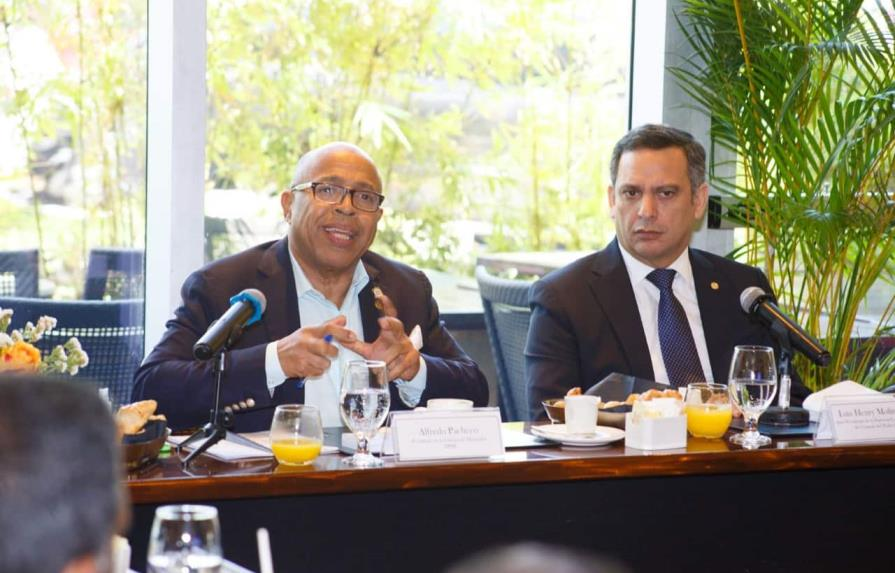El presidente de la Cámara de Diputados, Alfredo Pacheco junto al presidente de la Suprema Corte de Justicia, Luis Henry Molina.